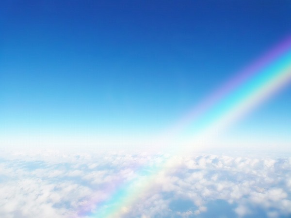 色鮮やかな虹 晴れた空のフリー素材 無料デザインcg画像のcg フォト C002 001n